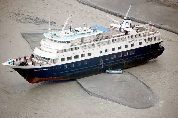 Cruise ship grounded in Glacier Bay