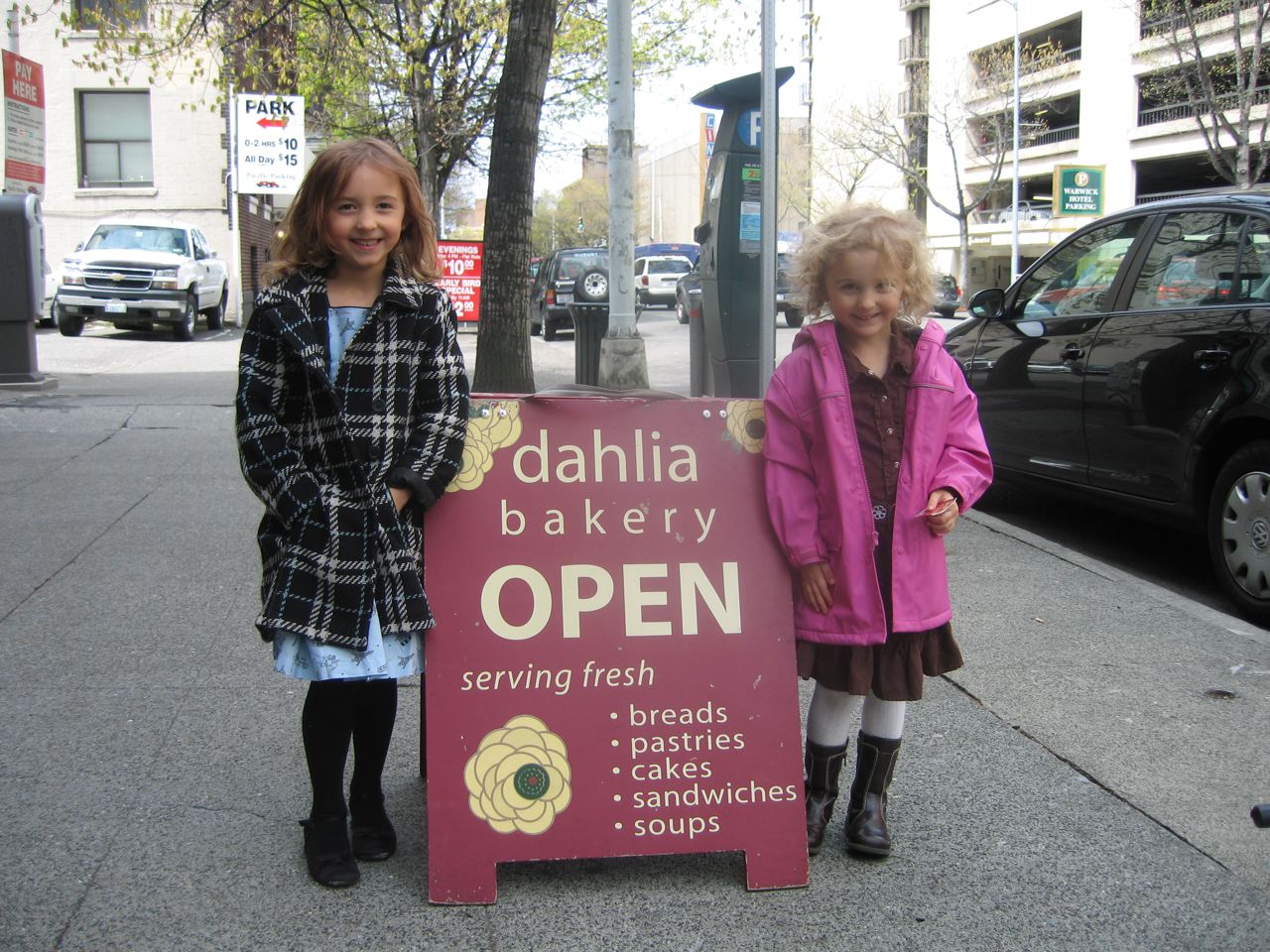 Dahlia’s bakery and lounge